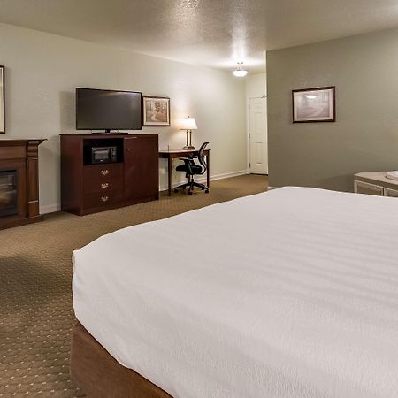 Best Western Plus Bayshore Inn Юрика Екстер'єр фото