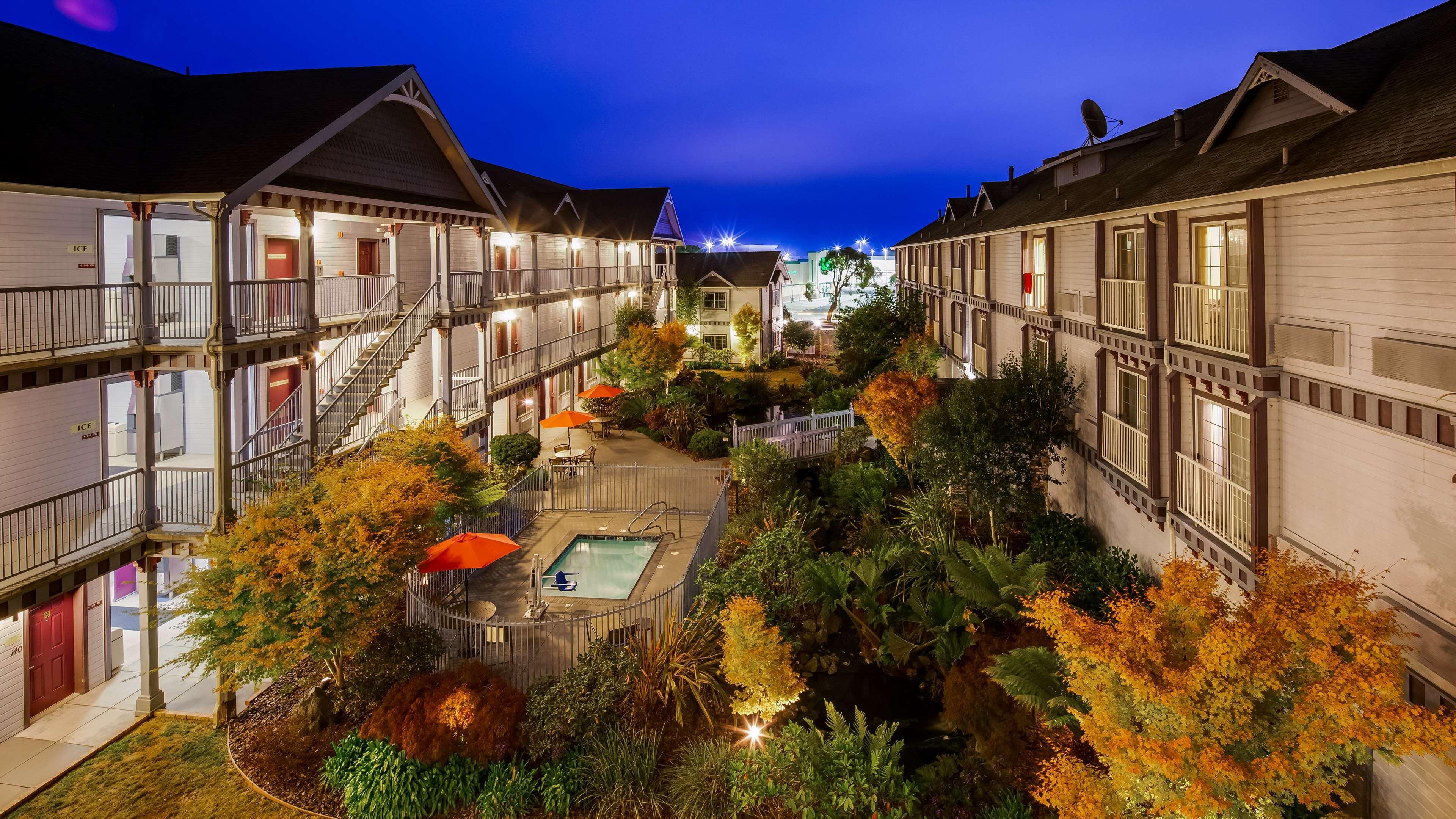 Best Western Plus Bayshore Inn Юрика Екстер'єр фото