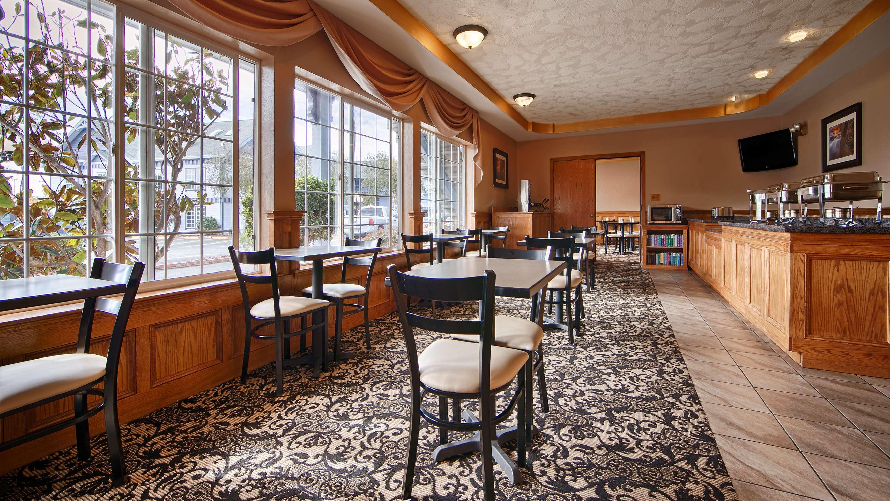 Best Western Plus Bayshore Inn Юрика Екстер'єр фото