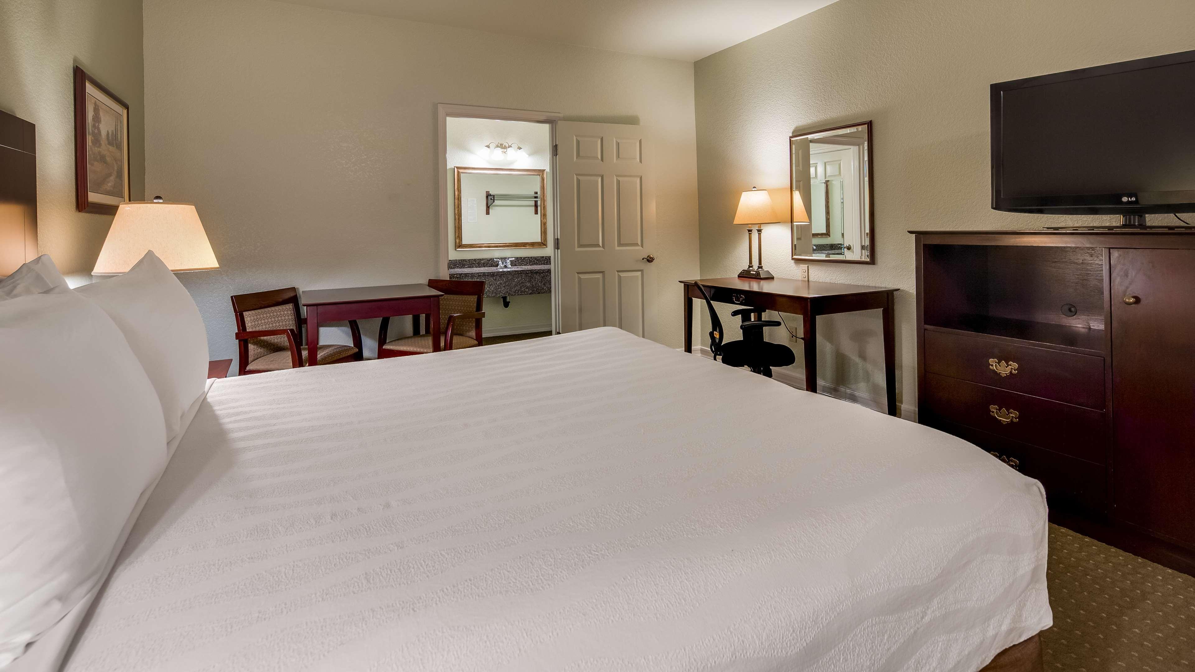 Best Western Plus Bayshore Inn Юрика Екстер'єр фото
