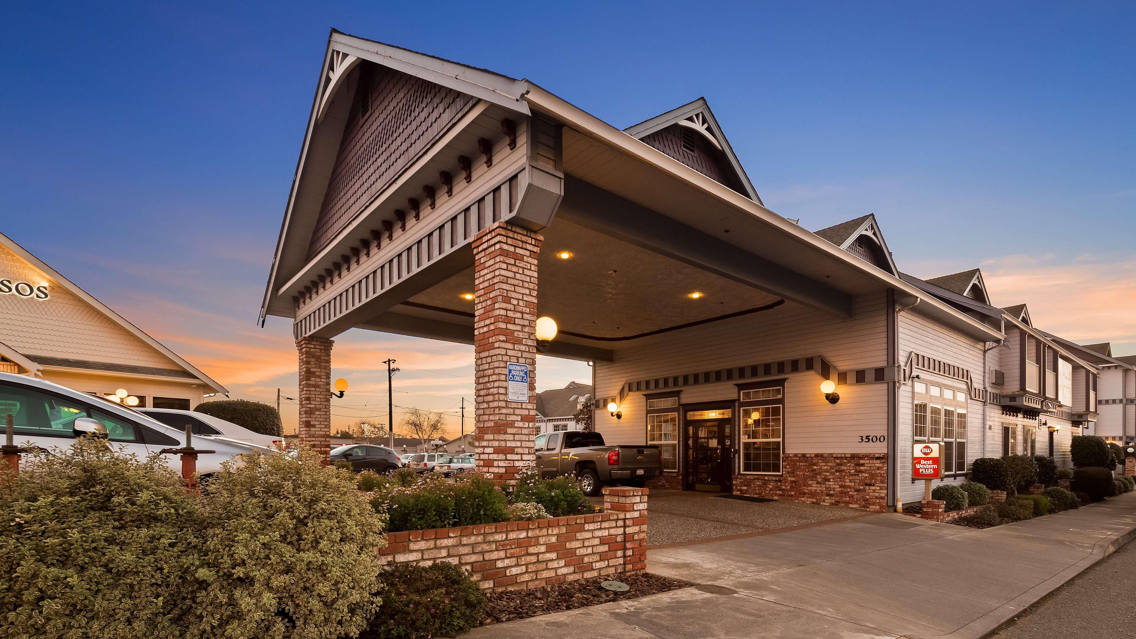 Best Western Plus Bayshore Inn Юрика Екстер'єр фото